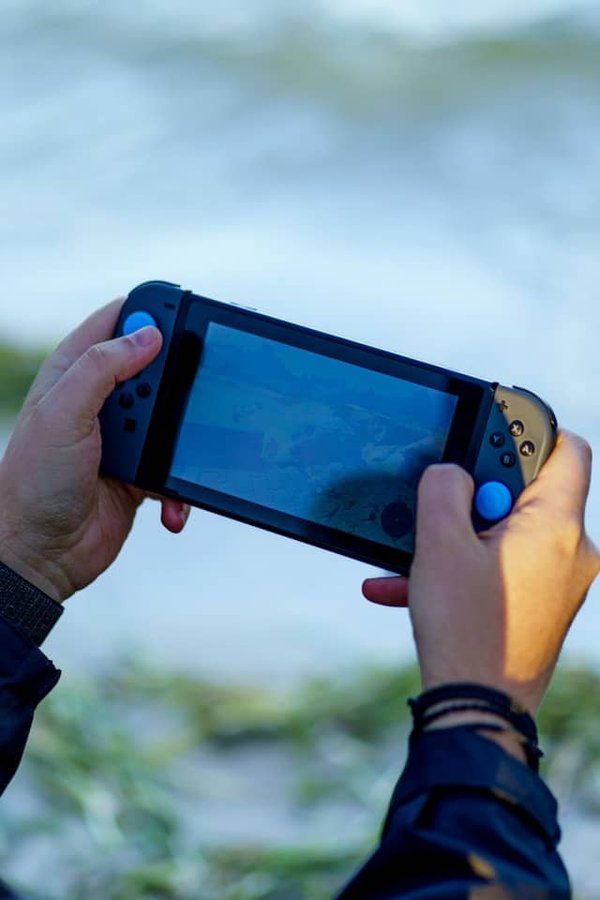 How can blockchain technology be used to ensure the authenticity of in-game items?